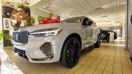 2026 Volvo XC60 B5 Ultra Black Edition