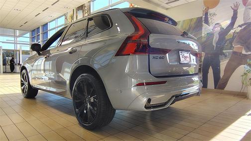 2026 Volvo XC60 B5 Ultra Black Edition