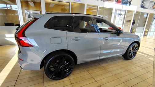 2026 Volvo XC60 B5 Ultra Black Edition