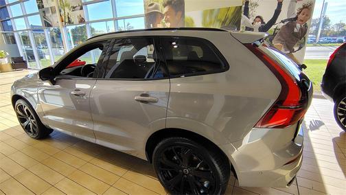 2026 Volvo XC60 B5 Ultra Black Edition