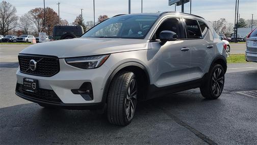 2025 Volvo XC40 B5 Plus Dark Theme