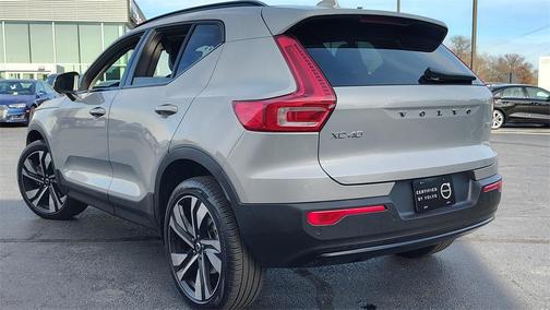 2025 Volvo XC40 B5 Plus Dark Theme