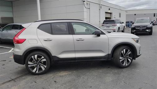 2025 Volvo XC40 B5 Plus Dark Theme