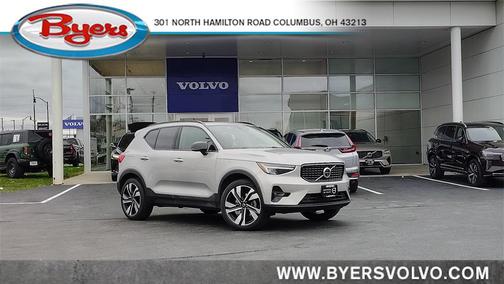 2025 Volvo XC40 B5 Plus Dark Theme