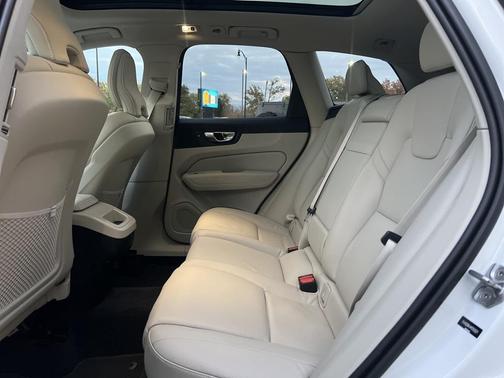 2021 Volvo XC60 T5 Momentum