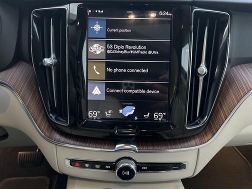 2021 Volvo XC60 T5 Momentum