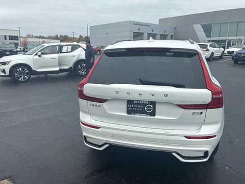 2025 Volvo XC60 B5 Plus