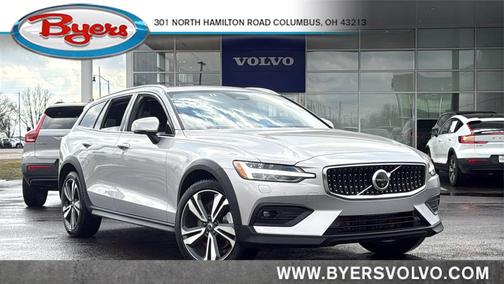 2025 Volvo V60 Cross Country B5 Plus