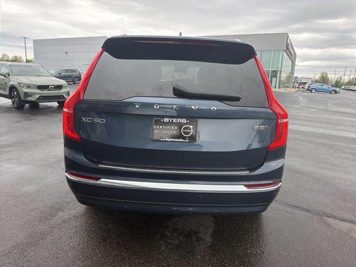 2023 Volvo XC90 B5 Plus