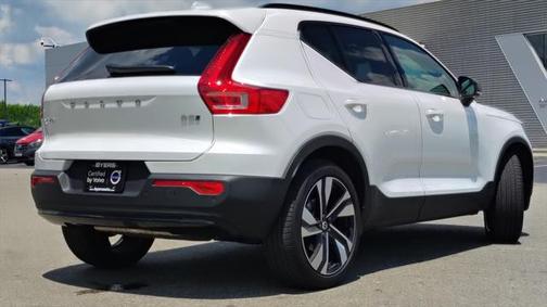 2025 Volvo XC40 B5 Plus Dark Theme
