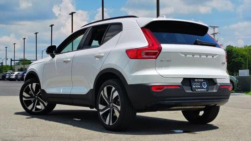 2025 Volvo XC40 B5 Plus Dark Theme