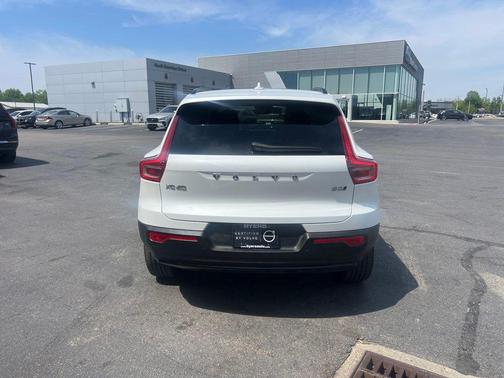 Crystal White 2026 Volvo XC40 B5 Plus