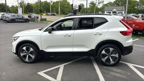 Crystal White 2026 Volvo XC40 B5 Plus