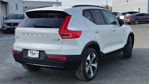 2026 Volvo XC40 B5 Plus