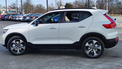 2026 Volvo XC40 B5 Plus