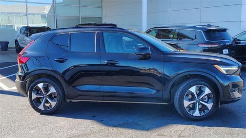 2025 Volvo XC40 B5 Plus Dark Theme