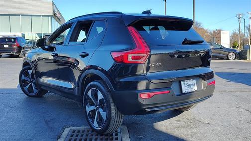 2025 Volvo XC40 B5 Plus Dark Theme