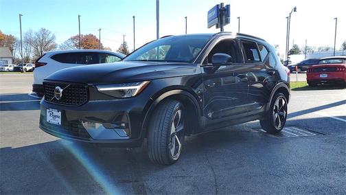2025 Volvo XC40 B5 Plus Dark Theme