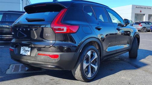 2025 Volvo XC40 B5 Plus Dark Theme