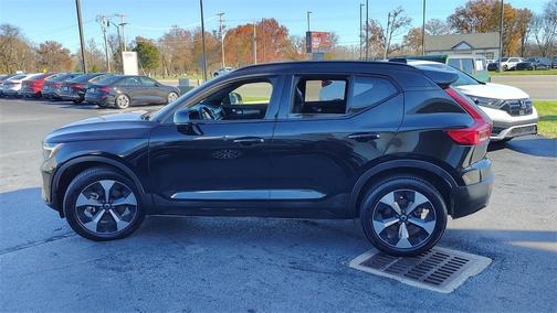 2025 Volvo XC40 B5 Plus Dark Theme