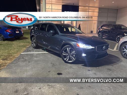 2025 Volvo V60 Cross Country B5 Plus