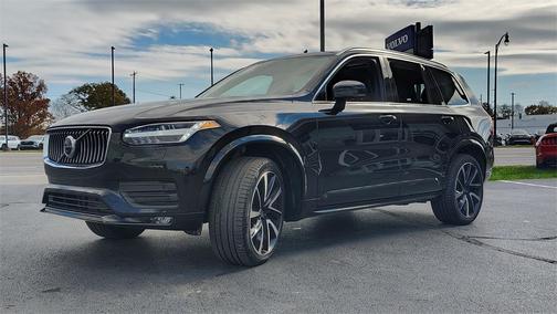 2022 Volvo XC90 T6 Momentum