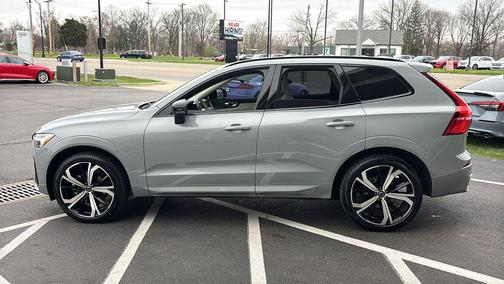 Vapour Gray Metallic 2025 Volvo XC60 B5 Ultra