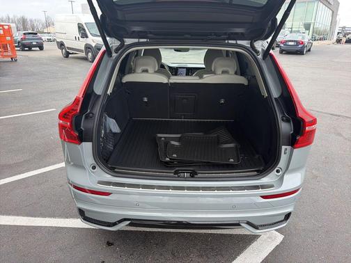 2025 Volvo XC60 B5 Ultra