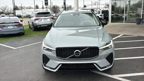 Vapour Gray Metallic 2025 Volvo XC60 B5 Ultra