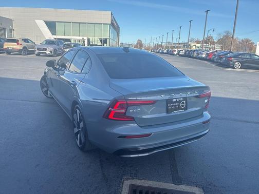 2024 Volvo S60 Recharge Plug-In Hybrid T8 Plus Dark Theme