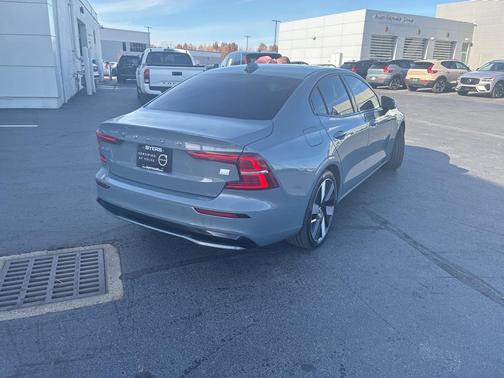 2024 Volvo S60 Recharge Plug-In Hybrid T8 Plus Dark Theme