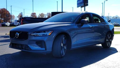 2024 Volvo S60 Recharge Plug-In Hybrid T8 Plus Dark Theme