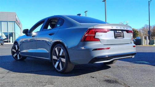 2024 Volvo S60 Recharge Plug-In Hybrid T8 Plus Dark Theme