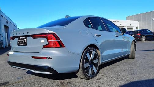 2024 Volvo S60 Recharge Plug-In Hybrid T8 Plus Dark Theme