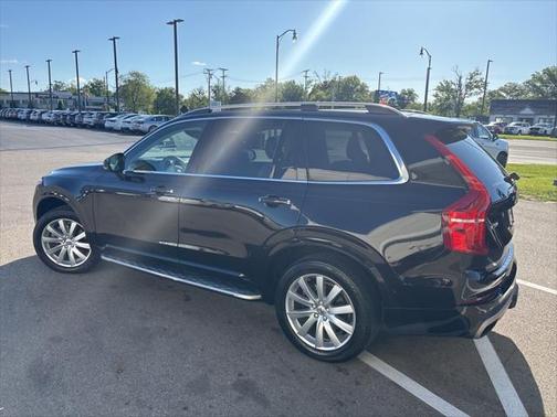 2016 Volvo XC90 T6 Momentum