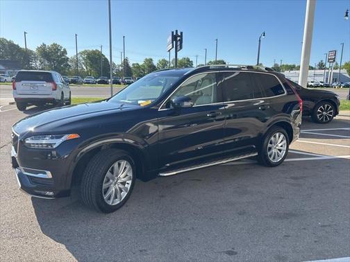 2016 Volvo XC90 T6 Momentum