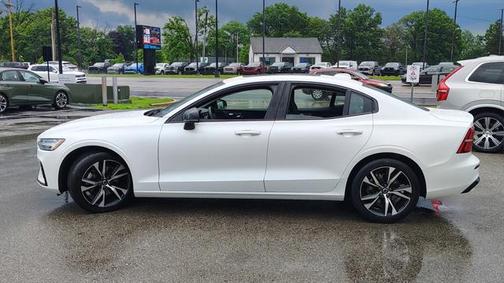 2024 Volvo S60 B5 Core Dark Theme
