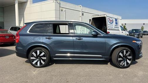 2025 Volvo XC90 Plug-In Hybrid T8 Plus