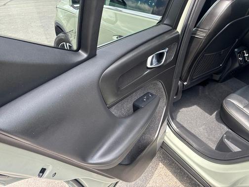 Sage Green Metallic 2024 Volvo XC40 B5 Core