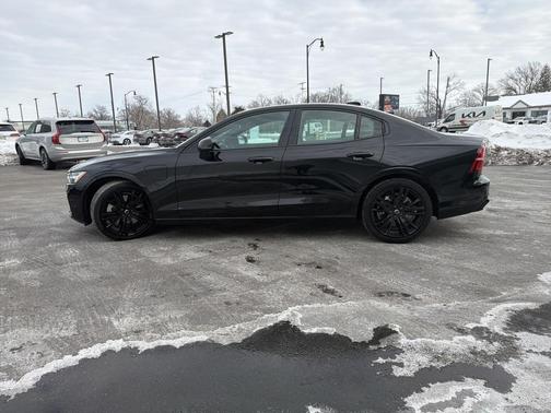 2023 Volvo S60 Recharge Plug-In Hybrid T8 Plus Black Edition
