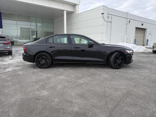2023 Volvo S60 Recharge Plug-In Hybrid T8 Plus Black Edition