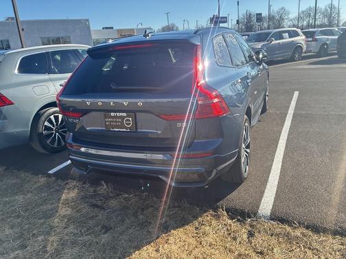 2025 Volvo XC60 B5 Plus