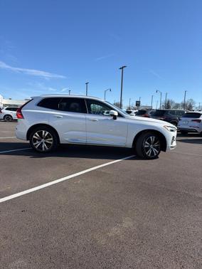 2023 Volvo XC60 B5 Plus Bright Theme