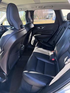 2023 Volvo XC60 B5 Plus Bright Theme
