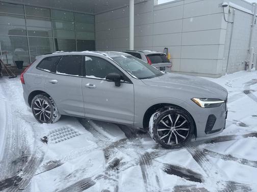 2025 Volvo XC60 B5 Plus