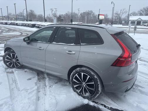 2025 Volvo XC60 B5 Plus