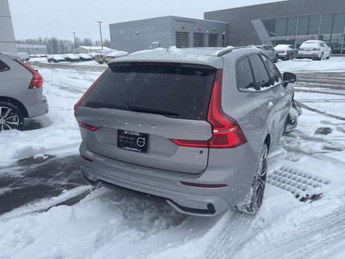2025 Volvo XC60 B5 Plus