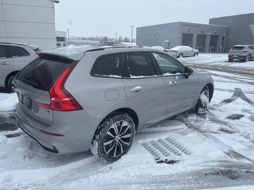 2025 Volvo XC60 B5 Plus