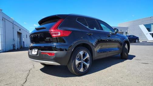 2025 Volvo XC40 B5 Core