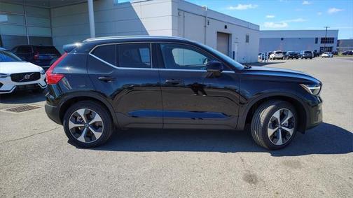 2025 Volvo XC40 B5 Core